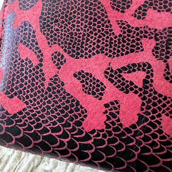 Women's Bifold Wallet in genuine pink and black Snakeskin - Picture 6 of 15